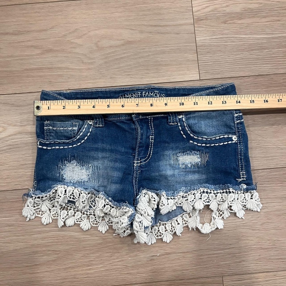 Almost‎ Famous Y2K Distressed Denim Shorts Crochet Lace Trim Low Rise Women 0 - Picture 3 of 5